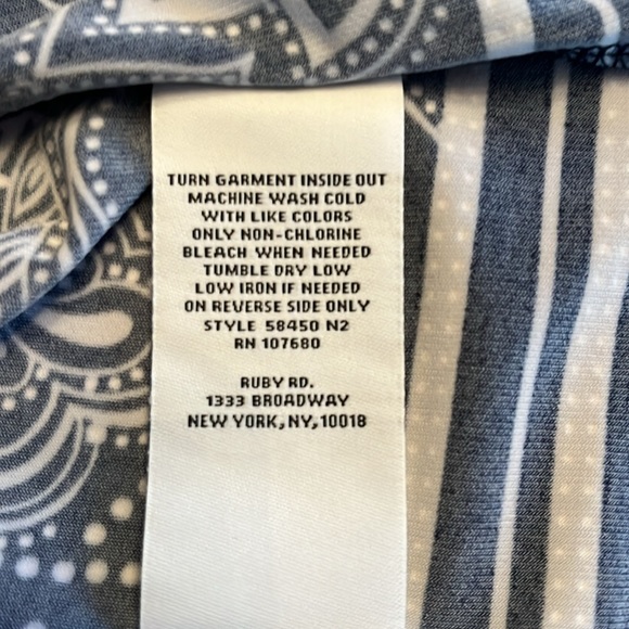 Ruby Rd. Women’s navy and white floral 3/4 sleeve top raised white dot Size M - Picture 5 of 6